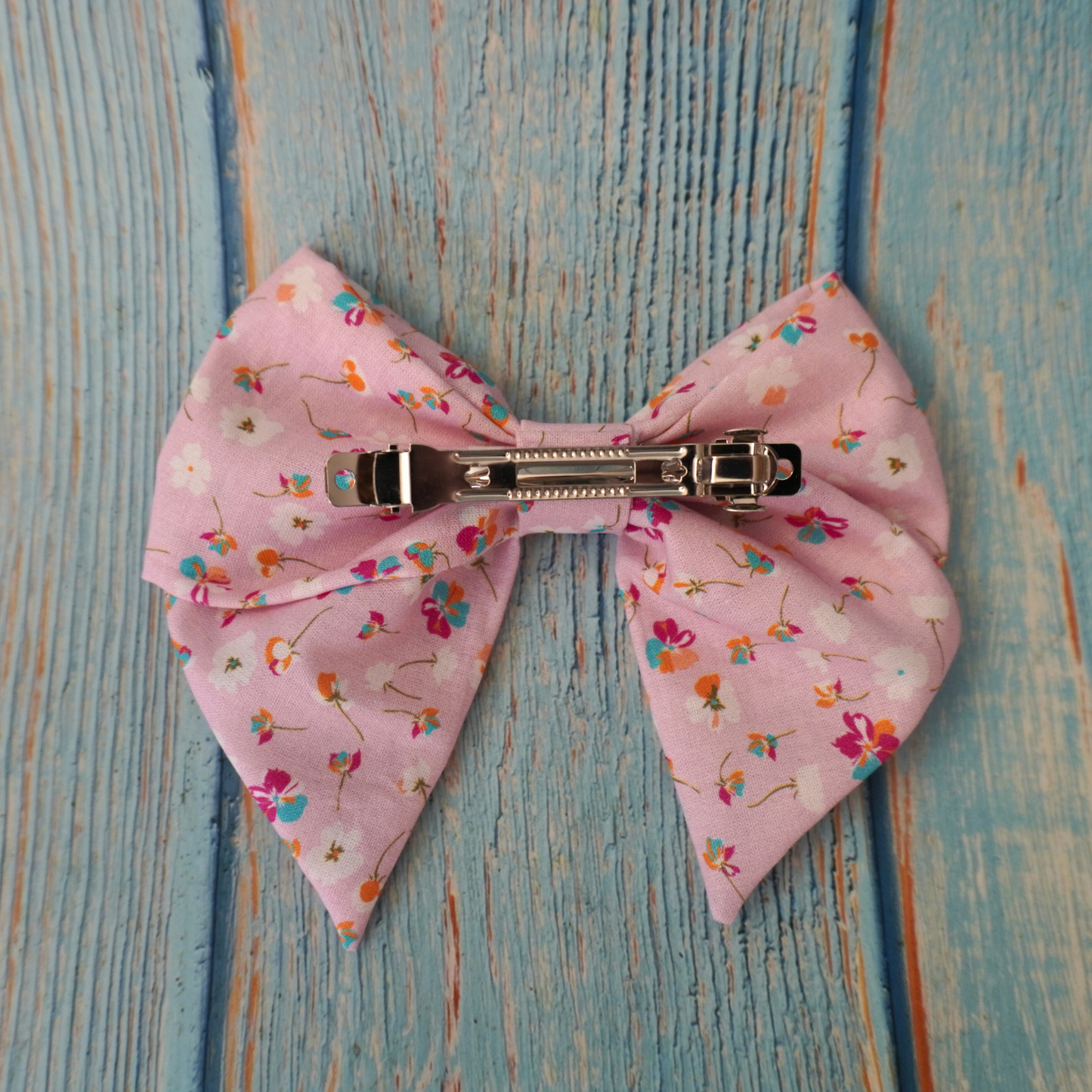 Flowery bows