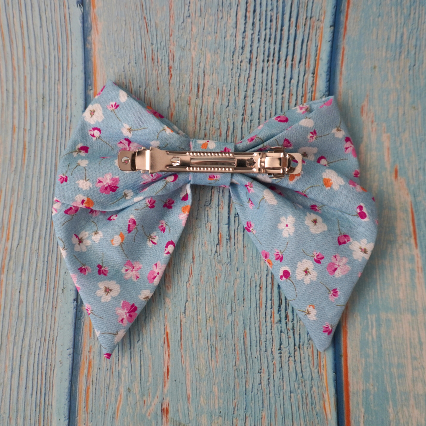 Flowery bows