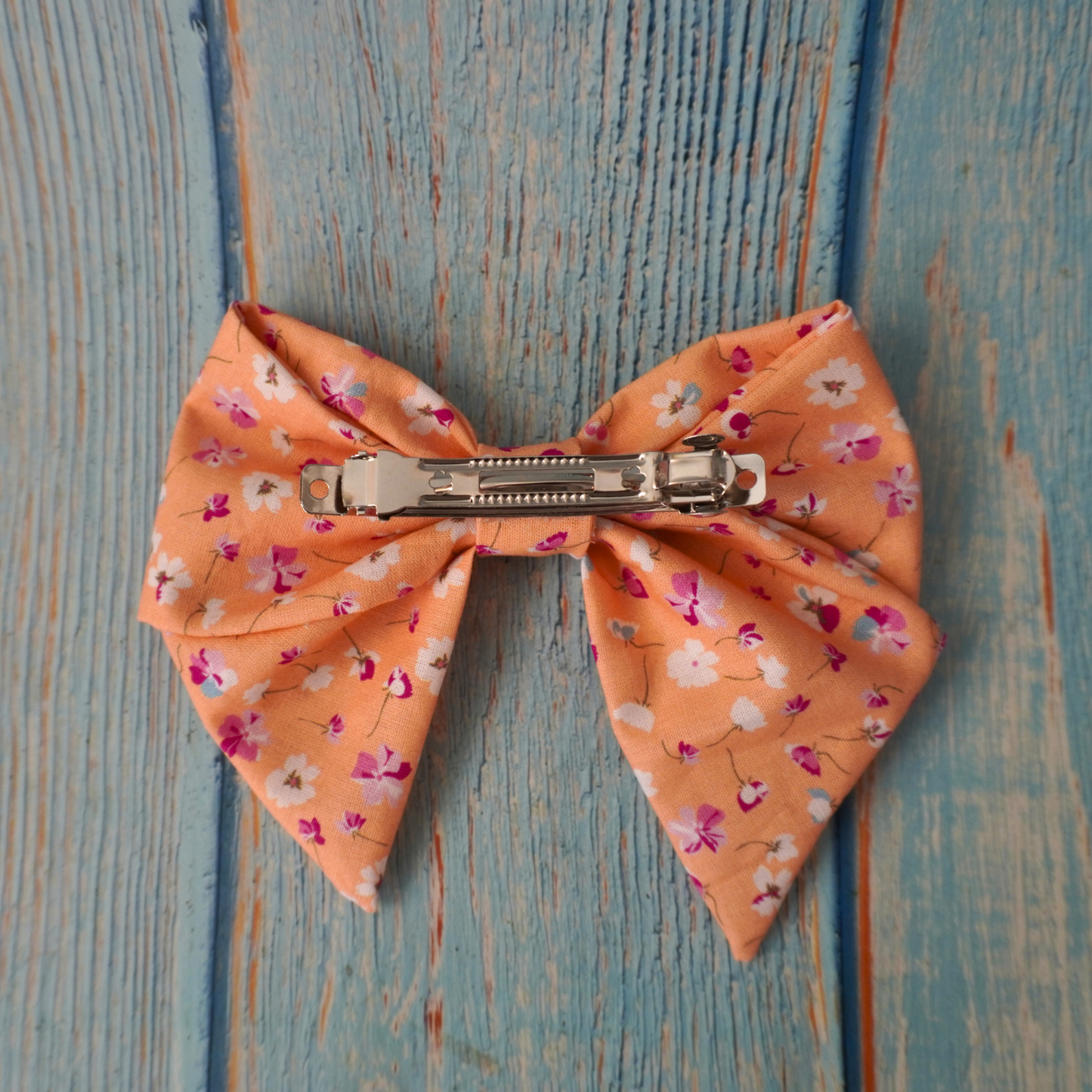 Flowery bows