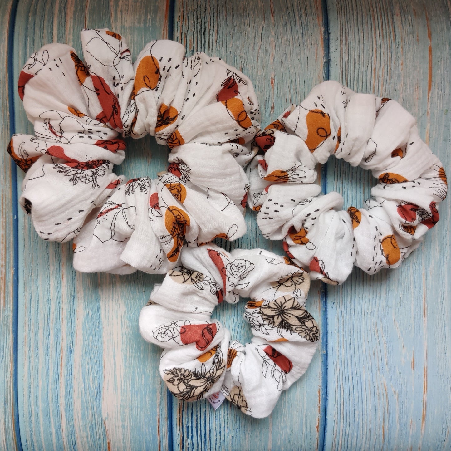 Feminine flowery scrunchie in copper