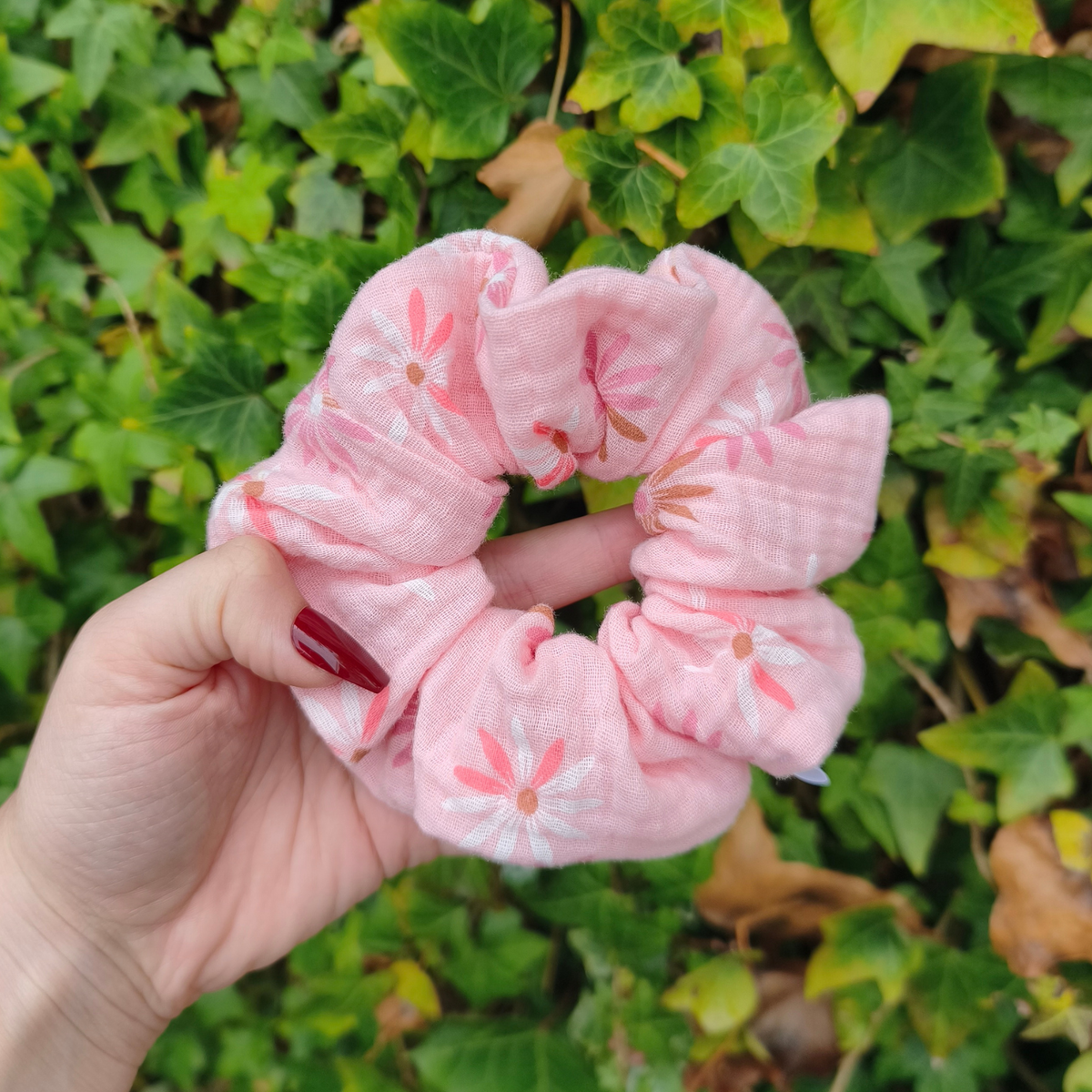 Pastelroze bloemen scrunchie