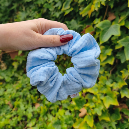 Pastelblauwe scrunchie