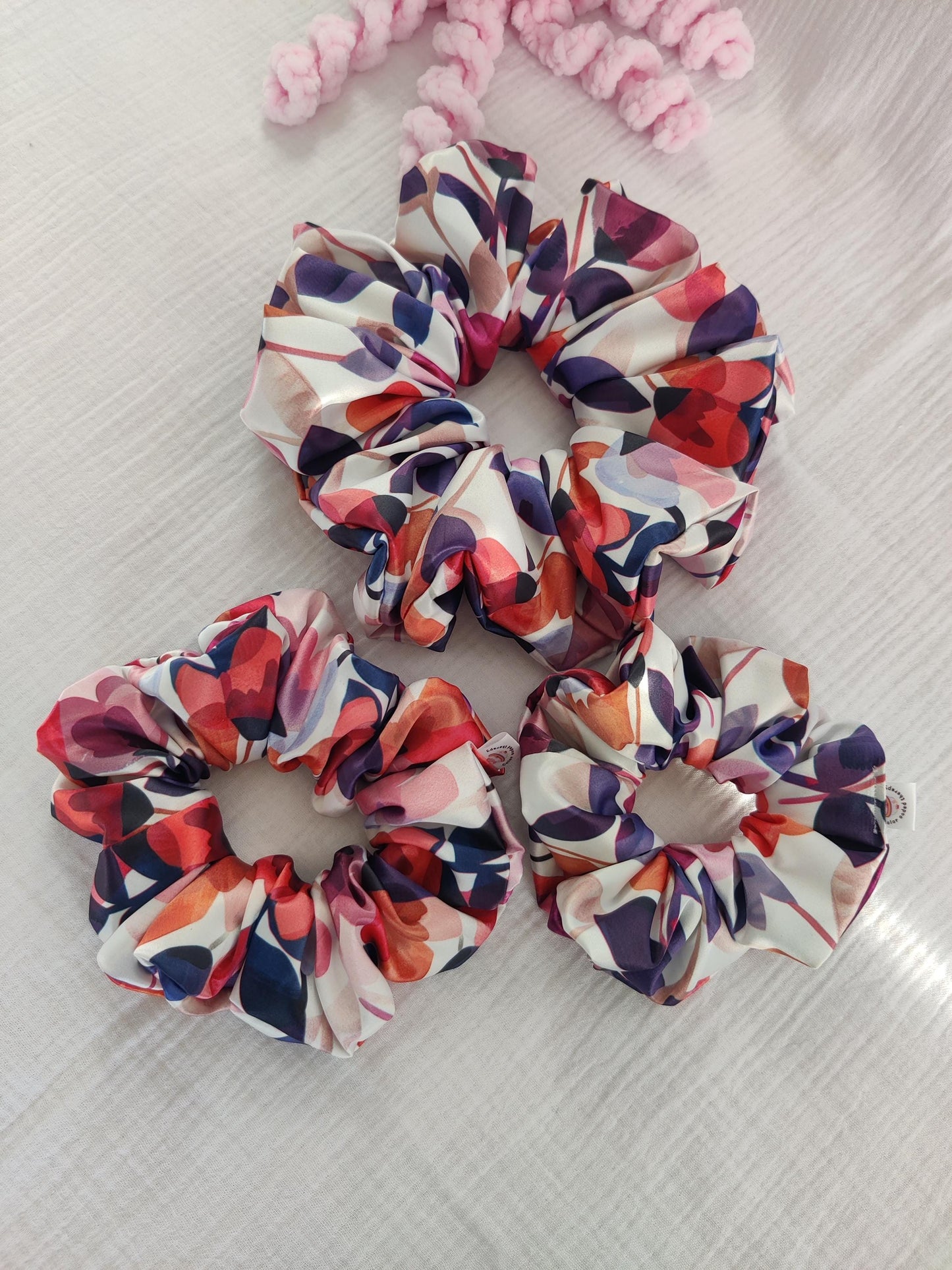 Elegant leaf hair scrunchie, Stylish hair accessory, Fashionable colorful hair wrap, cute hairband, Hair wrap, Ponytail hair tie