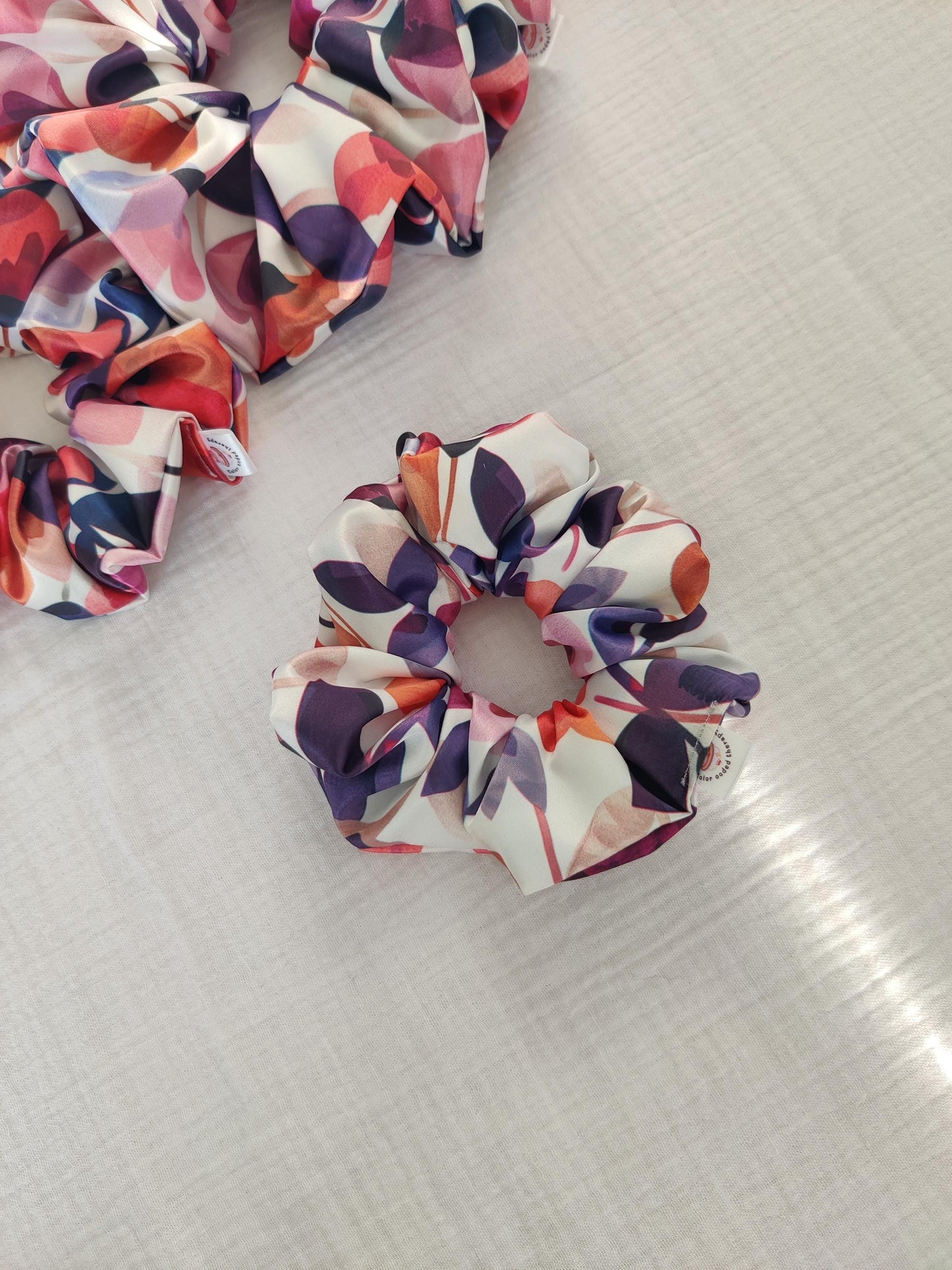 Elegant leaf hair scrunchie, Stylish hair accessory, Fashionable colorful hair wrap, cute hairband, Hair wrap, Ponytail hair tie