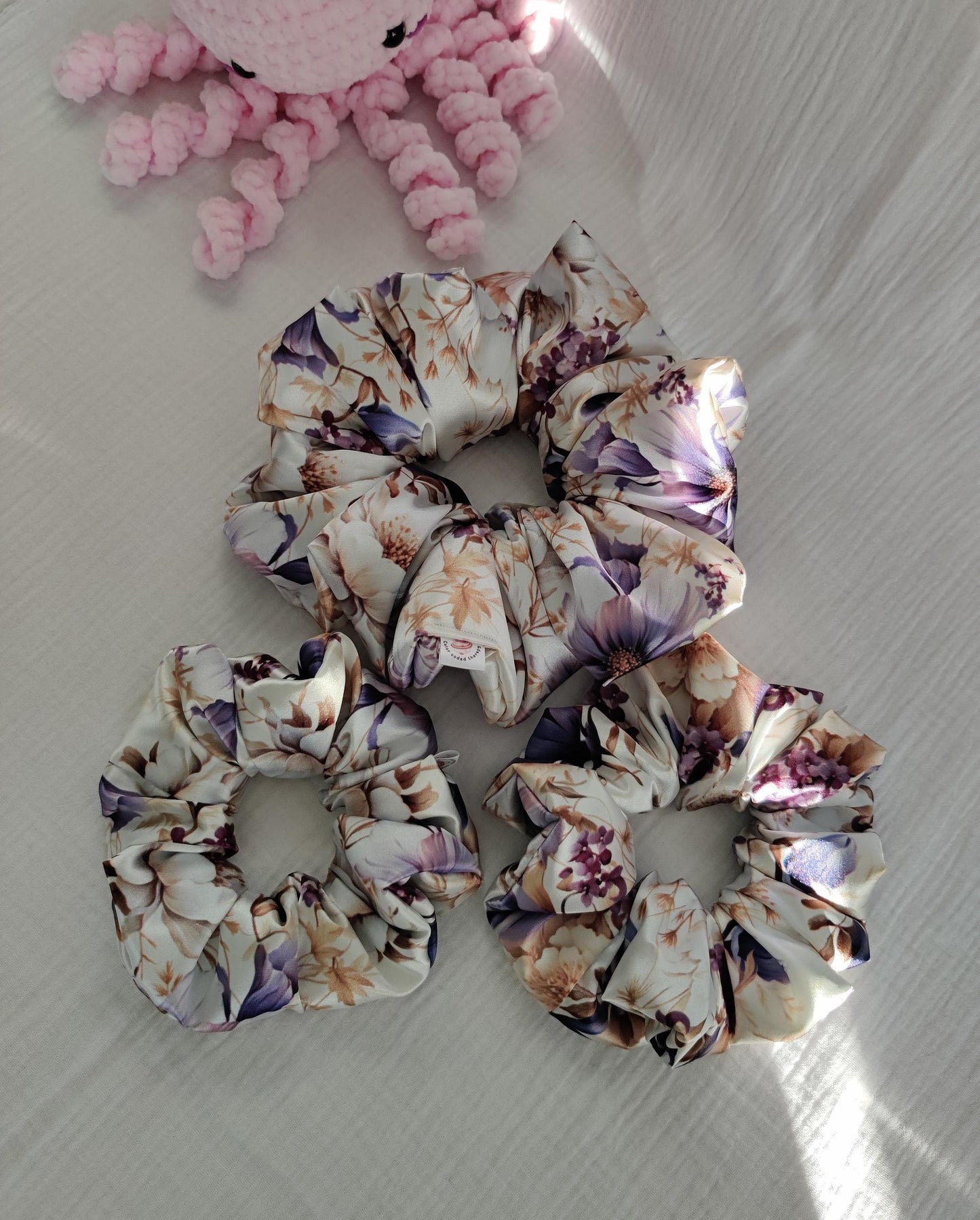 Elegant flower hair scrunchie, Stylish hair accessory, Fashionable colorful hair wrap, cute hairband, Hair wrap, Ponytail hair tie