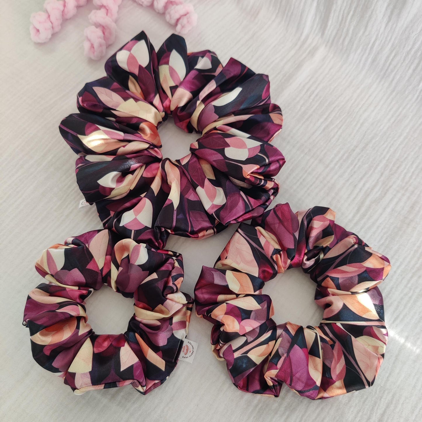 Elegant leaf hair scrunchie, Stylish hair accessory, Fashionable colorful hair wrap, cute hairband, Hair wrap, Ponytail hair tie
