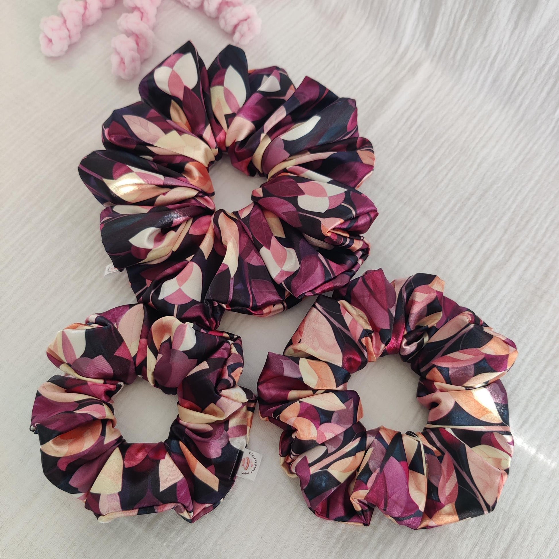 Elegant leaf hair scrunchie, Stylish hair accessory, Fashionable colorful hair wrap, cute hairband, Hair wrap, Ponytail hair tie