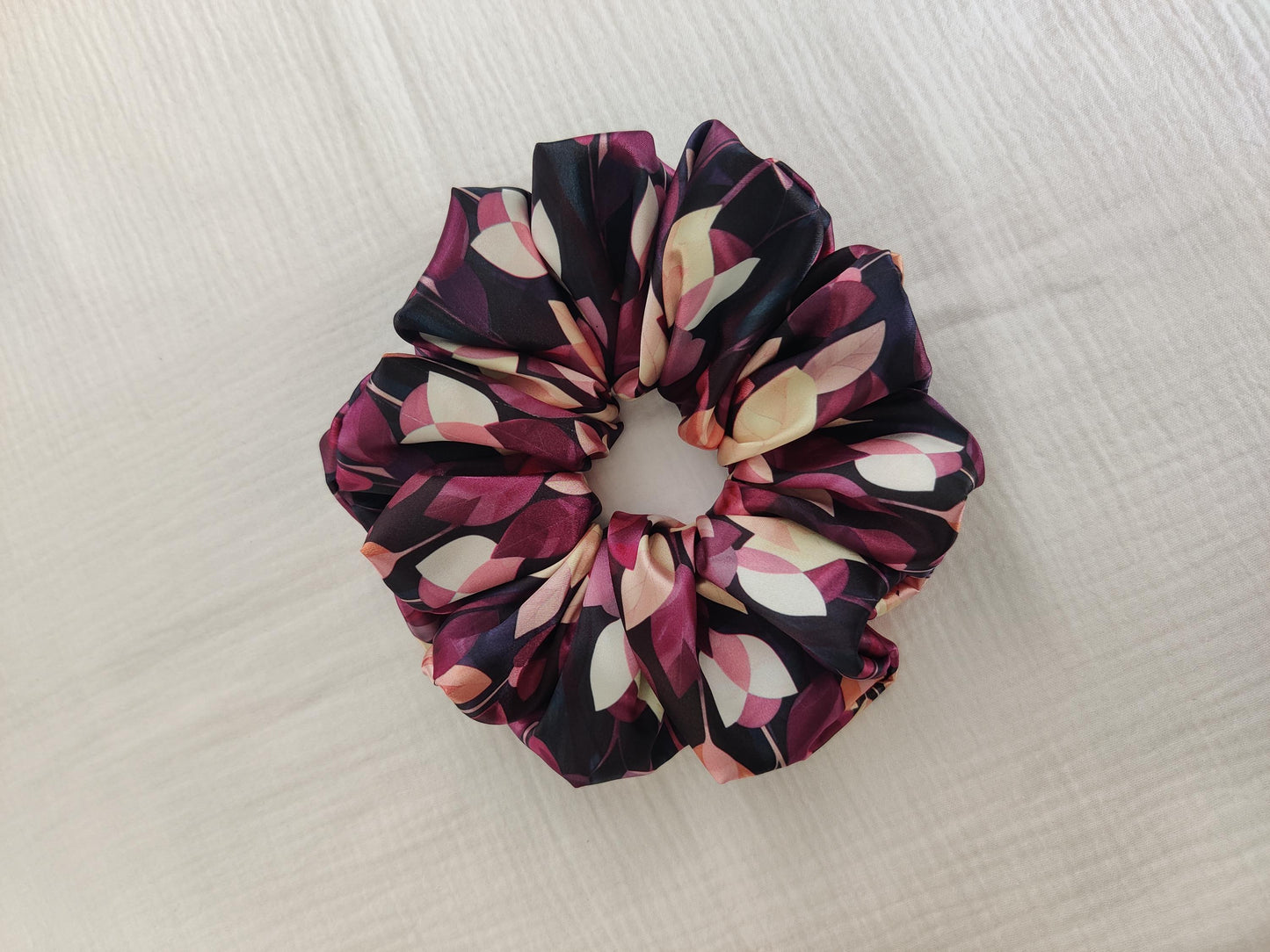 Elegant leaf hair scrunchie, Stylish hair accessory, Fashionable colorful hair wrap, cute hairband, Hair wrap, Ponytail hair tie