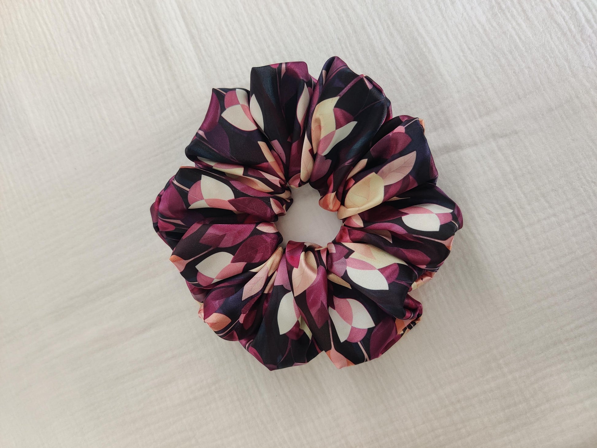 Elegant leaf hair scrunchie, Stylish hair accessory, Fashionable colorful hair wrap, cute hairband, Hair wrap, Ponytail hair tie