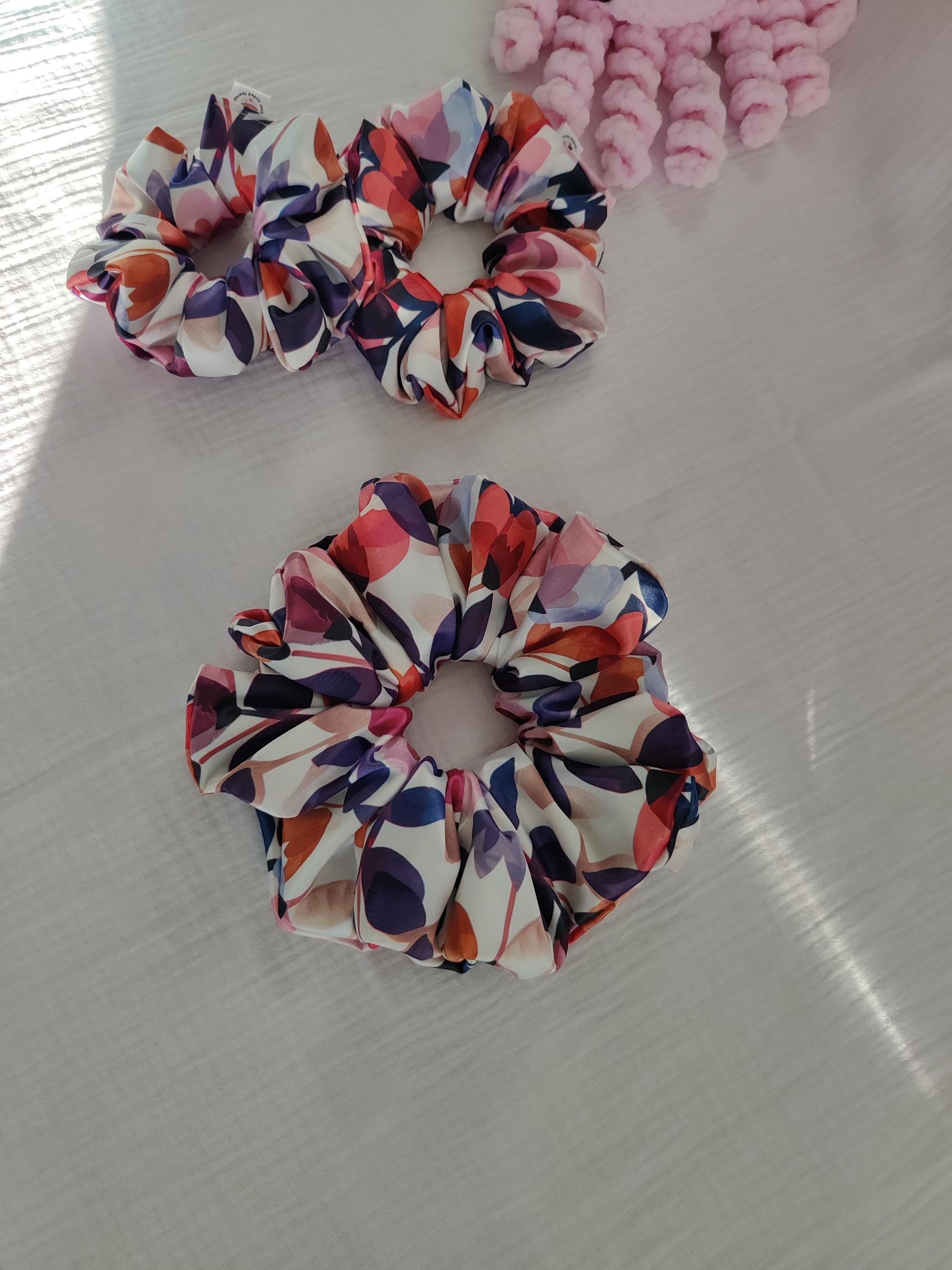 Elegant leaf hair scrunchie, Stylish hair accessory, Fashionable colorful hair wrap, cute hairband, Hair wrap, Ponytail hair tie
